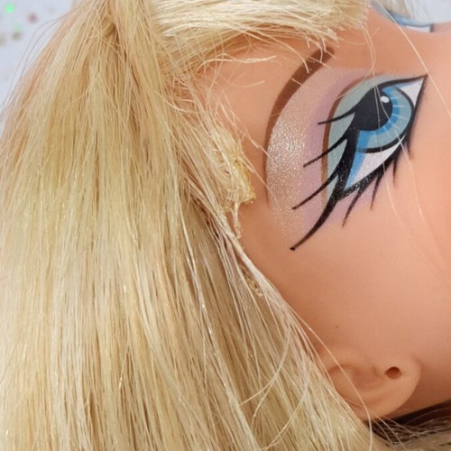 Bratz Play Sportz Teamz Cloe doll with poseable body and flaws