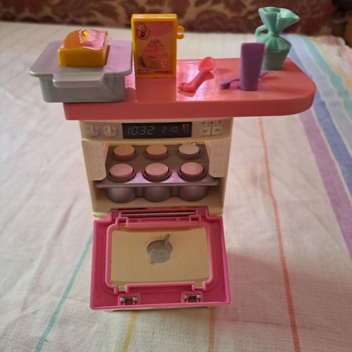 Barbie Pastry Oven with Cupcakes and Accessories used