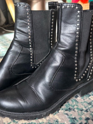 Zara boots size 38 like new black with studs