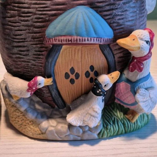 Clay pot used with 3D house and duck design