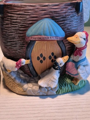 Clay pot used with 3D house and duck design