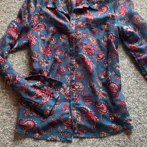 Sfaira shirt used, size large but fits medium