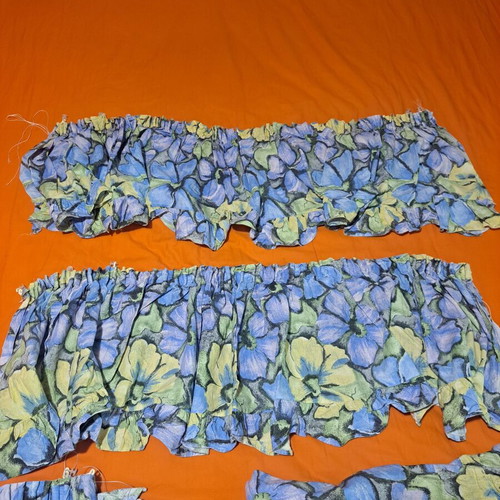 Curtain set with valances 4 pieces like new, floral pattern