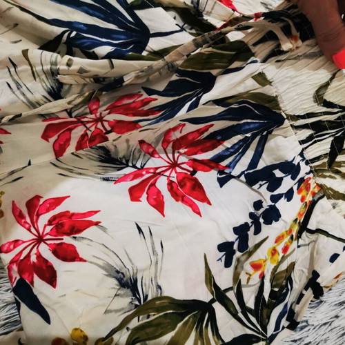 Floral capri pants like new, multicolored, ideal for summer