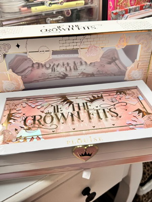 Plouise If The Crown Fits eyeshadow palette new