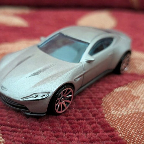 Hot Wheels Aston Martin DB10 like new, silver