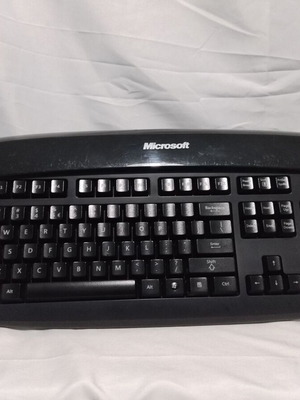 Πληκτρολόγιο Microsoft Reclusa USB μεταχειρισμένο με φωτισμό μπλε και 2 θύρες USB