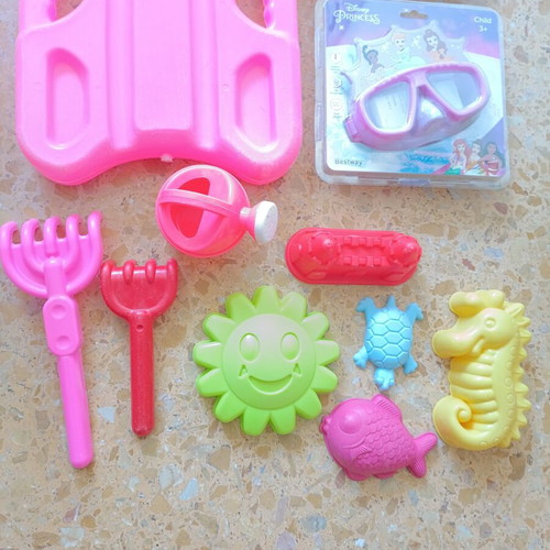 Beach toys and sea mask like new, all together