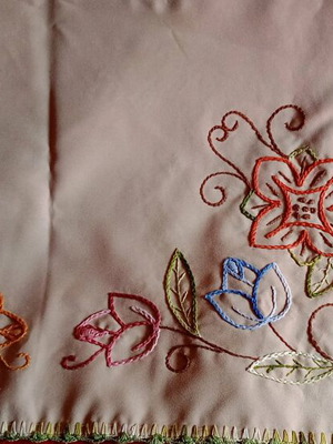 Καρέ χειροποίητο με δαντέλα σαν καινούργιο, κέντημα 71x71