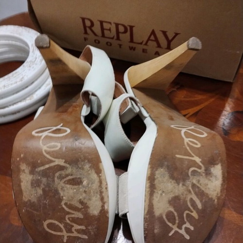 38, White Replay sandals with platform in very good condition, with a heel height of 12.5 cm.