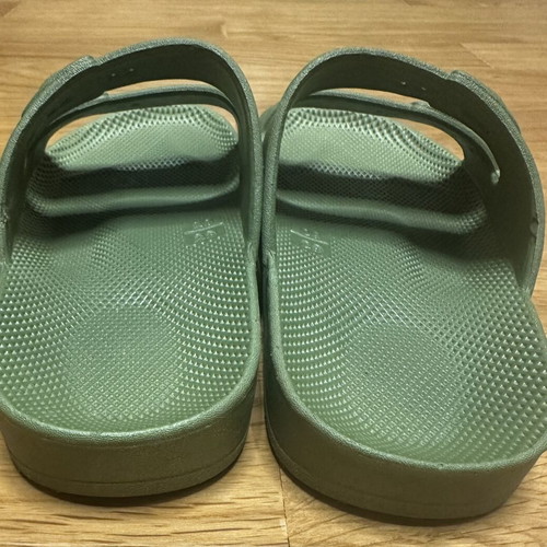 Freedom Moses casual shoes like new, size 28-29, khaki