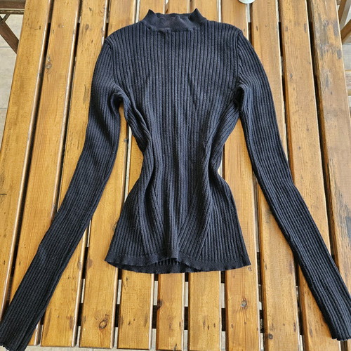 Thin sweater used with short turtleneck Bershka black size S