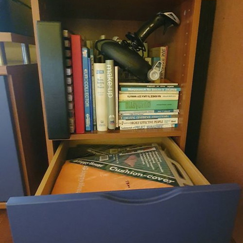 Neoset shelf with drawer used