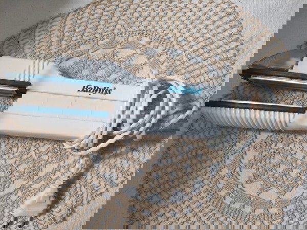Τοστιέρα μαλλιών Babyliss με ατμό