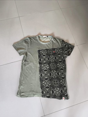 Broker's men's short-sleeve t-shirt XL multicolor, like new with minor underarm wear