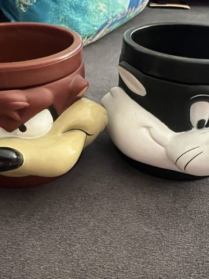 Looney Tunes collectible mugs set of two, new