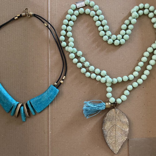 Set of 2 necklaces in turquoise colors like new