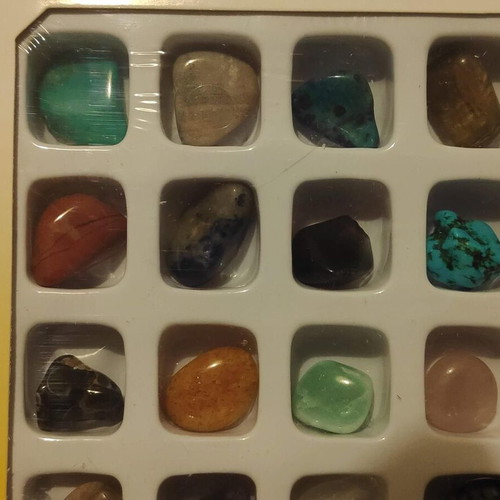 Collection of 20 natural semi-precious stones in box like new