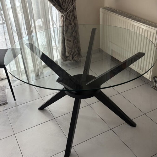 Glass dining table round 120 cm diameter like new