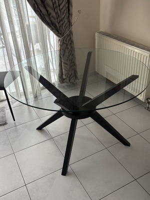 Glass dining table round 120 cm diameter like new