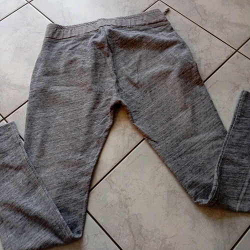 Gray harem-style sweatpants used, with zipper at the hem