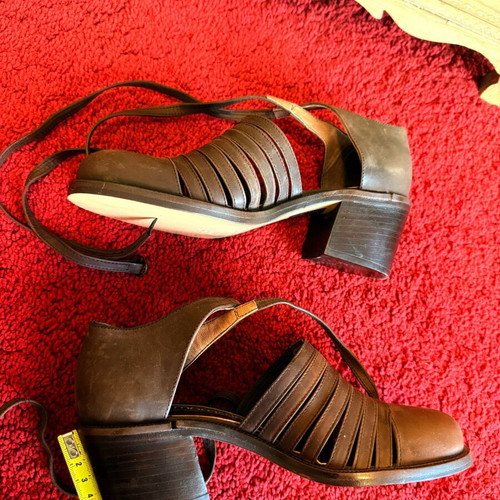 Gianna Kazakou brown vintage sandals never worn with imperfections size 36