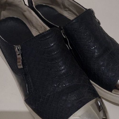 Slip-on sneakers size 39 like new, black with silver details