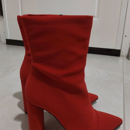 Pointed red ankle boots like new with thick heel