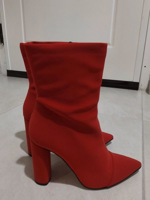 Pointed red ankle boots like new with thick heel