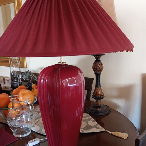Porcelain table lamp like new, large, burgundy