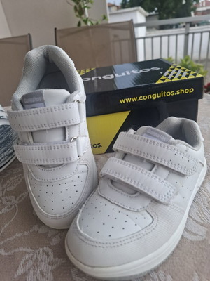 Conguitos Kids Sneakers Size 27 White Like New