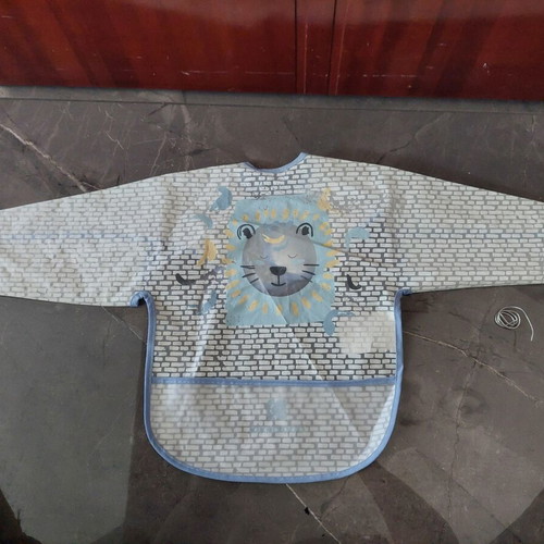 Kikkaboo Arty Waterproof Bib with Sleeves and Food Collector 4m+ Blue like new