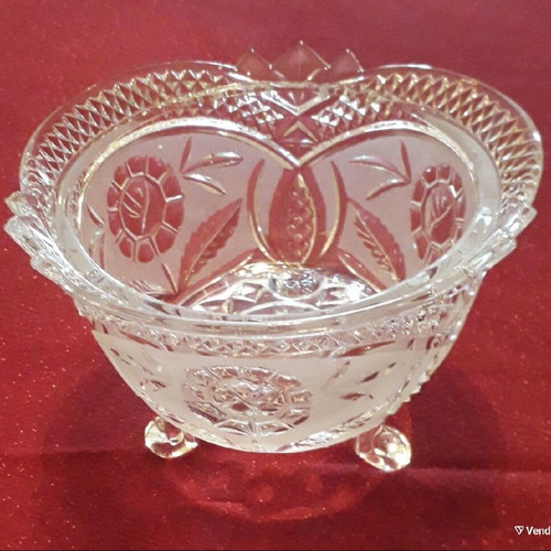 Crystal candy bowl new, carved with little feet