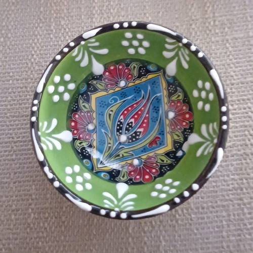Decorative bowls set of 3 like new