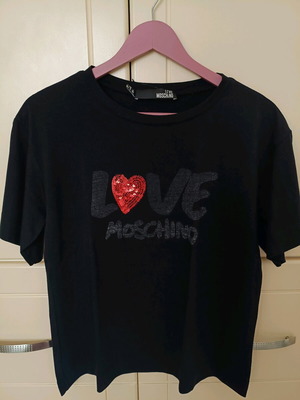 Love Moschino women's black t-shirt like new with sequin heart