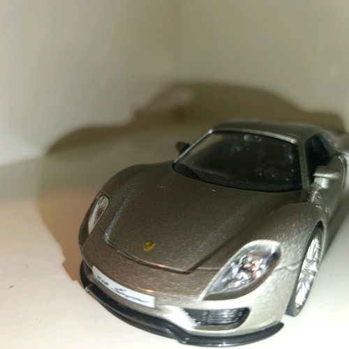 Porsche 918 Spyder 1:32 miniature like new, metal toy car