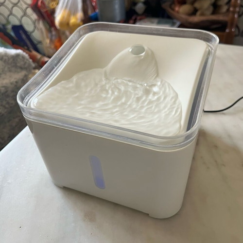Cat and dog water fountain used with 6 filters USB powered