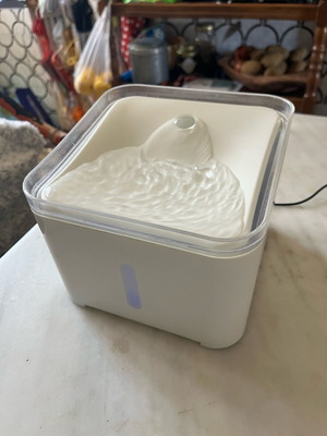 Cat and dog water fountain used with 6 filters USB powered