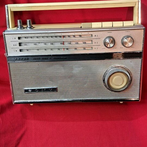 Sony TFM 116L radio used, fully functional