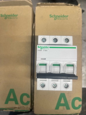 Τριπολική Αυτόματη Τριφασική Ασφάλεια 63Α Schneider Electric A9F84363 Νέα