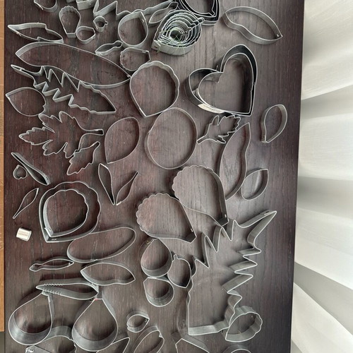 Cutter flowers like new, rose, tulip, lily and more