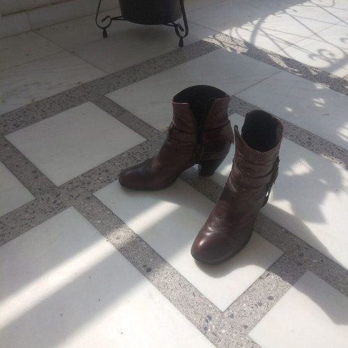 Women's brown ankle boots size 38 like new, leather