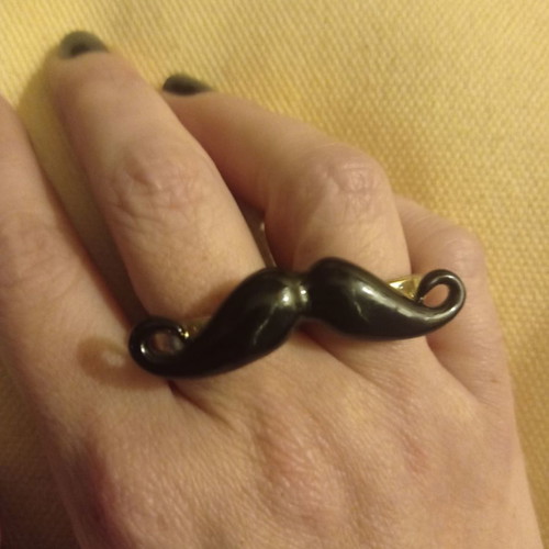 Double moustache ring