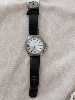 Oozoo watch with strap in like new condition