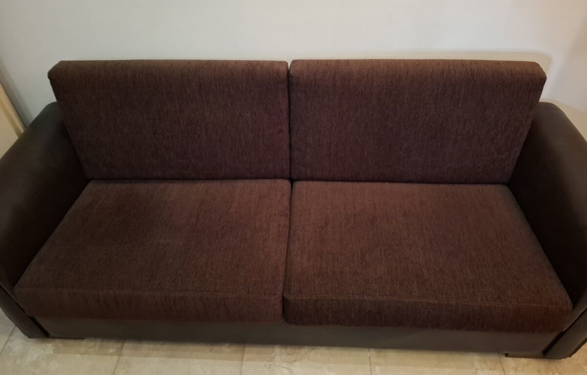 Three-seater sofa like new, genuine… - € 500,00 - Vendora.cy
