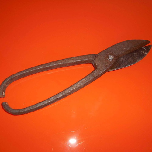Old metal cutting scissors tool used, length 27 cm