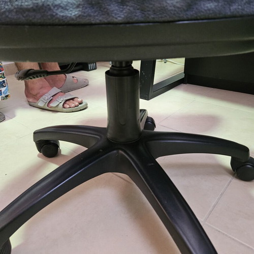 Office swivel chair used with wheels