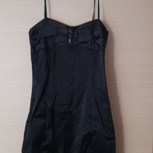 Mini black dress like new, size M, with side zipper and ruffles