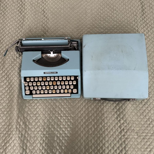 Imperial 200 Portable Typewriter used with case
