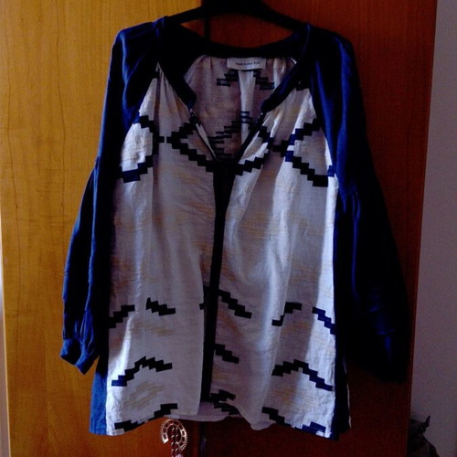Greek Archaic Kori shirt small, like new, blue